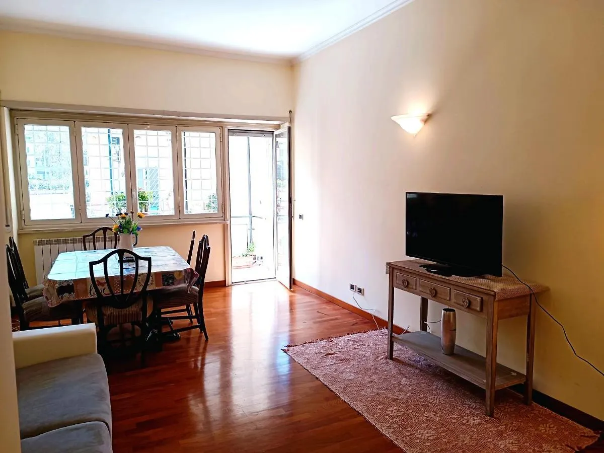 Appartamento Luminoso Villa Pamphili Rome Apartment